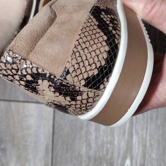 Naturalizer tan suede loafers with python print leather trim. Size 9.5 Wide - Picture 6 of 14